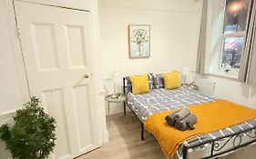Wandsworth Guest Studio 64